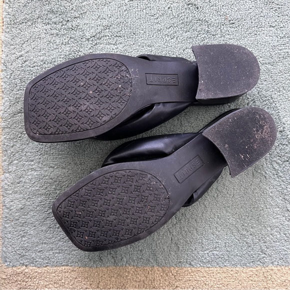 Puffy thong sandal - Picture 5 of 6